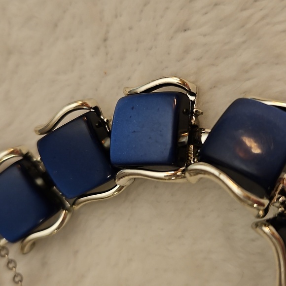 Vtg CORO 1940s Navy Blue Thermoset Moonglow Square Link Bracelet - Picture 3 of 7